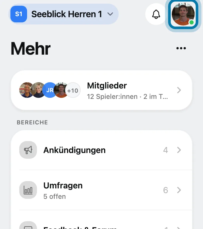 Tippe oben rechts auf dein Profilbild, dort liegen dein Konto und die Einstellungen.