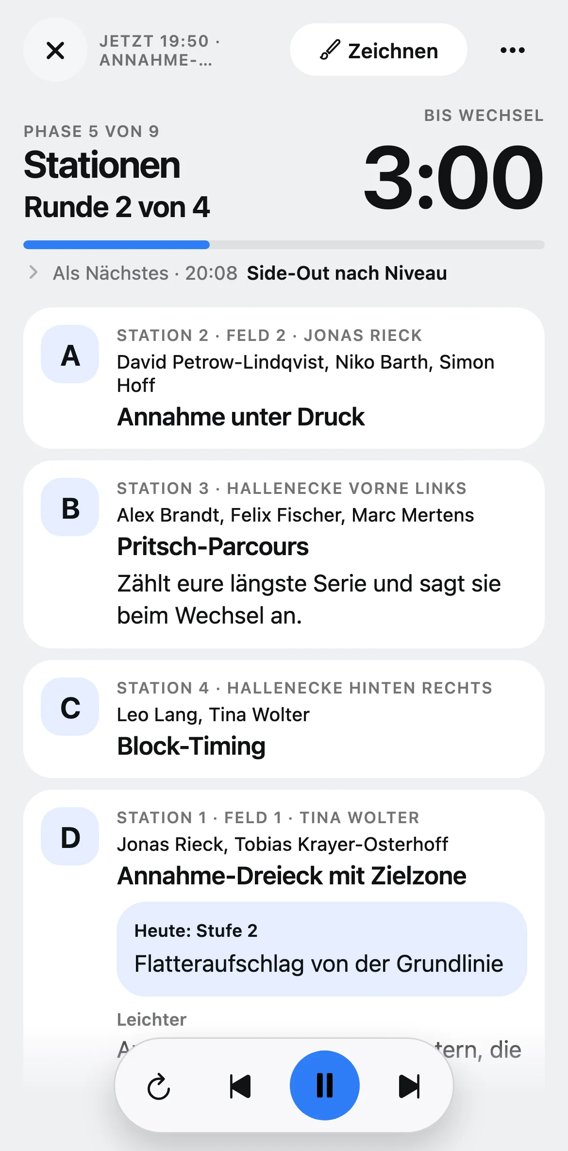 Squova auf dem Handy: Hallenansicht mit Stationen, Runde und Zeit bis zum Wechsel