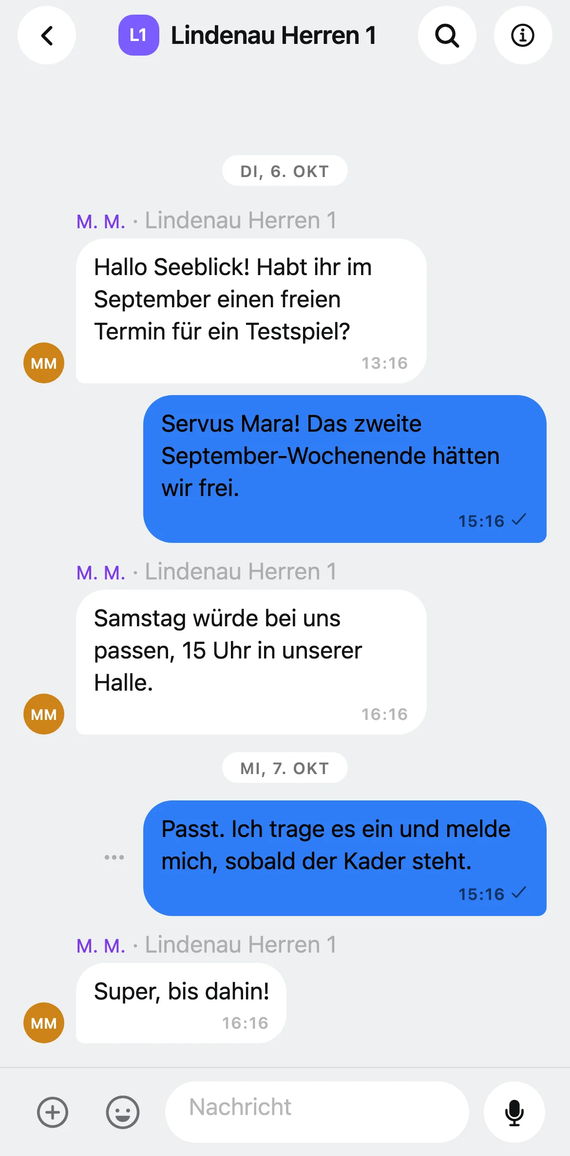 Verbund-Chat in Squova: Beiträge des anderen Teams stehen unter dem Kürzel M. M. mit dem Team-Namen dahinter